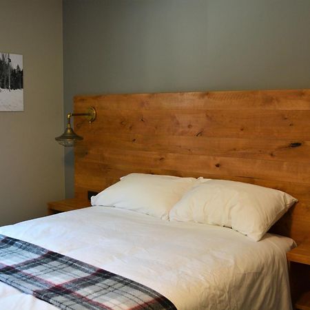 Sasquatch Inn Harrison Mills Екстер'єр фото