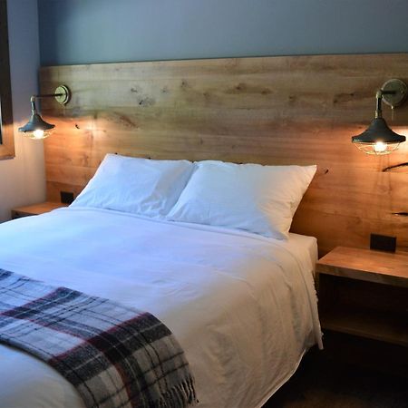 Sasquatch Inn Harrison Mills Екстер'єр фото