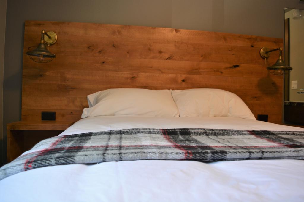 Sasquatch Inn Harrison Mills Екстер'єр фото